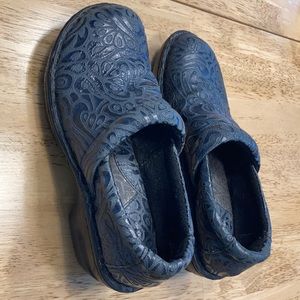 Born b.o.c. Peggy slip-on clog